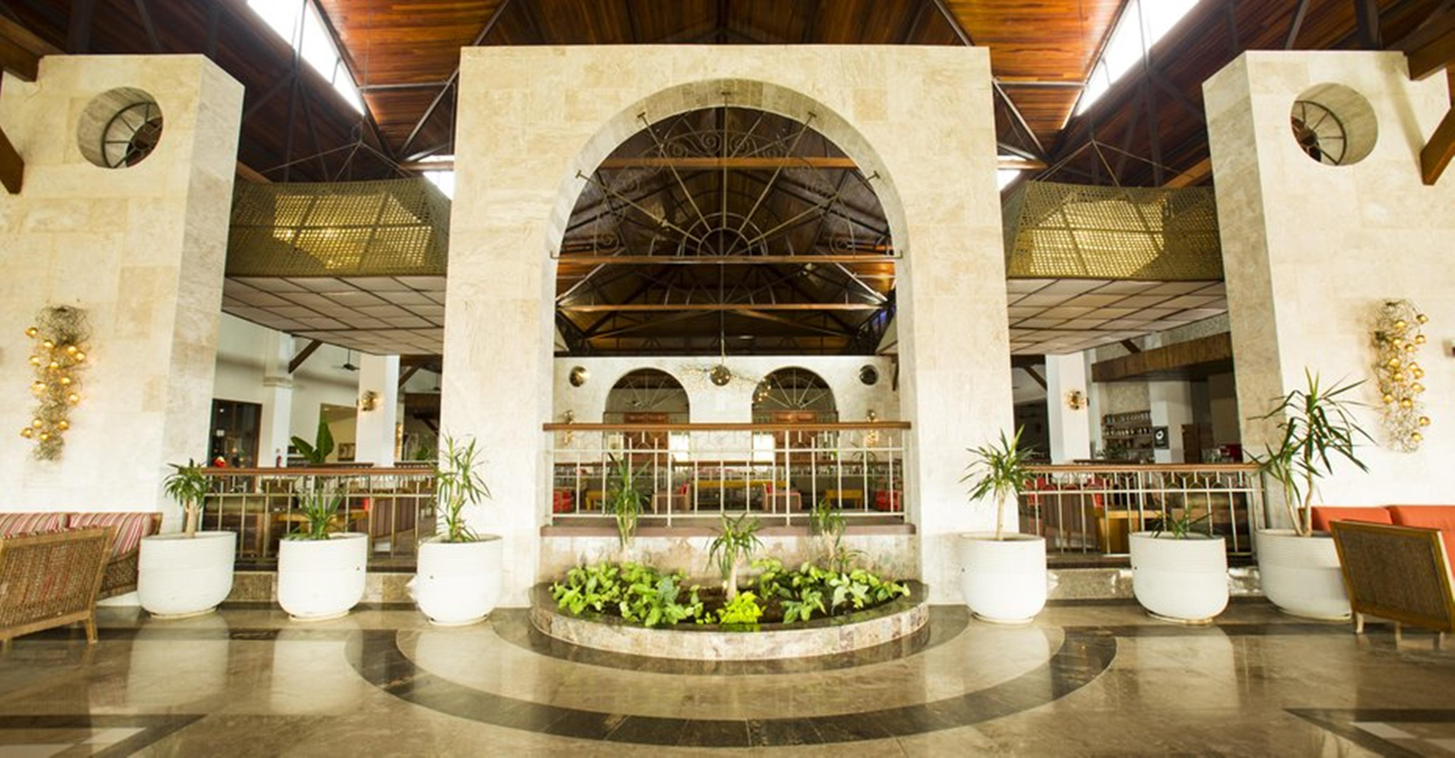 Grand Palladium Imbassai Resort & Spa Bagian luar foto Interior of the hotel